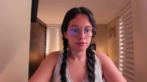 Snapshot of anabel_25 chatting on 11/28/25, 01:03 Anabel online show from 11/28/25, 01:03