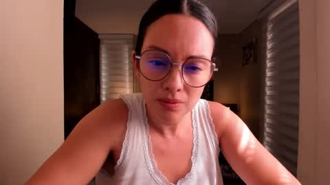 Snapshot of anabel_25 chatting on 12/16/25, 04:01 Anabel online show from 12/16/25, 04:01