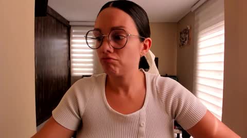 Snapshot of anabel_25 chatting on 02/06/26, 03:37 Anabel online show from 02/06/26, 03:37