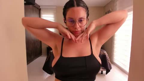 Snapshot of anabel_25 chatting on 02/27/26, 05:02 Anabel online show from 02/27/26, 05:02