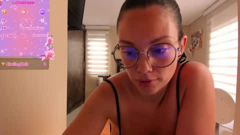 Snapshot of anabel_25 chatting on 06/20/26, 07:05 Anabel online show from 06/20/26, 07:05
