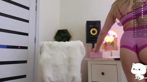 Snapshot of anabelle_wet chatting on 01/27/25, 03:39 Annie  online show from 01/27/25, 03:39