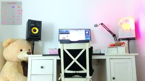 Snapshot of anabelle_wet chatting on 10/07/25, 12:13 Annie  online show from 10/07/25, 12:13