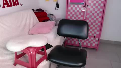 Ana online show from 11/11/25, 10:04