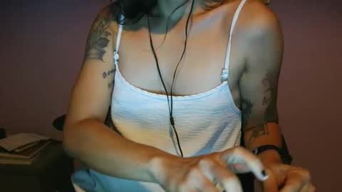 anabelucci_ online show from 04/12/26, 05:12