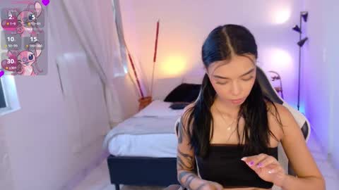 Snapshot of anabelwolf chatting on 10/29/25, 12:29 ANABEL WOLF online show from 10/29/25, 12:29