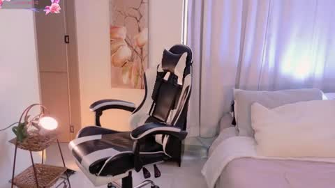 Snapshot of anabelwolf chatting on 06/10/26, 03:33 ANABEL WOLF online show from 06/10/26, 03:33