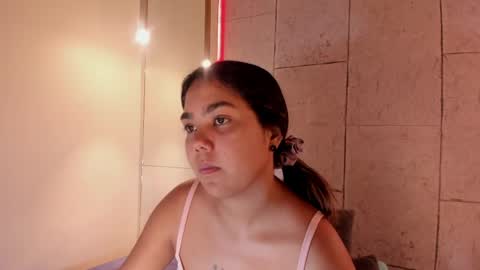 Snapshot of anaelle_bardin chatting on 05/27/26, 12:02 Anna online show from 05/27/26, 12:02