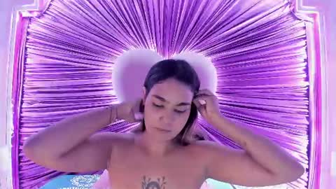 Snapshot of anaelle_bardin chatting on 06/13/26, 03:43 Anna online show from 06/13/26, 03:43
