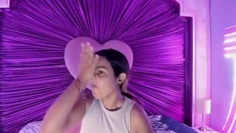 Snapshot of anaelle_bardin chatting on 06/17/26, 12:07 Anna online show from 06/17/26, 12:07