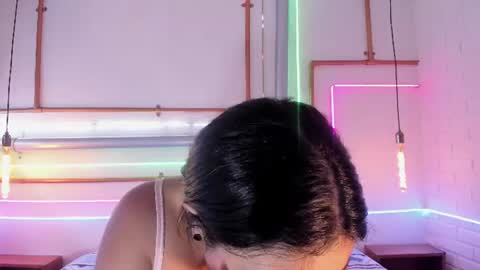 Snapshot of anaelle_bardin chatting on 06/18/26, 04:33 Anna online show from 06/18/26, 04:33