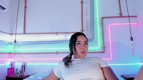 Snapshot of anaelle_bardin chatting on 06/20/26, 03:37 Anna online show from 06/20/26, 03:37