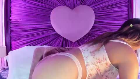 Snapshot of anaelle_bardin chatting on 07/17/26, 04:12 Anna online show from 07/17/26, 04:12