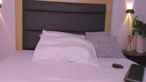 Snapshot of anagil_ chatting on 11/18/25, 07:07 A N A online show from 11/18/25, 07:07