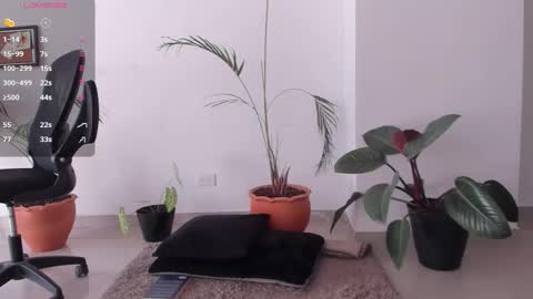 Ana Henao or Annie... Follow me ahenaocb Insta  X online show from 12/20/25, 02:46