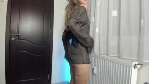 Snapshot of anahi1993 chatting on 12/27/24, 08:35 Anahi online show from 12/27/24, 08:35