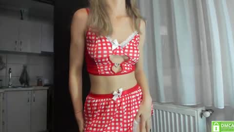 Snapshot of anahi1993 chatting on 10/10/25, 04:22 Anahi online show from 10/10/25, 04:22