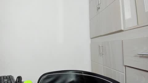 Snapshot of anahi_cruz77 chatting on 12/19/24, 05:08 Ana  online show from 12/19/24, 05:08