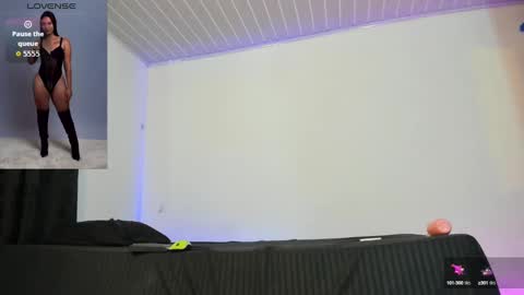 Snapshot of anahi_cruz77 chatting on 09/30/25, 02:05 Ana  online show from 09/30/25, 02:05