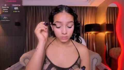 Snapshot of anahi_curlie1 chatting on 05/22/26, 11:05 Anahi Curlie online show from 05/22/26, 11:05
