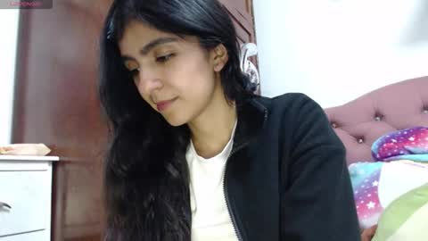 Snapshot of anahibrowns95 chatting on 12/18/25, 08:37 Anahi Browns online show from 12/18/25, 08:37