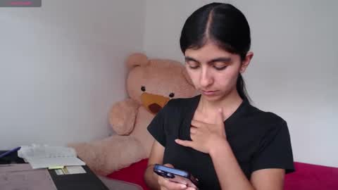 Snapshot of anahibrowns95 chatting on 04/14/26, 06:58 Anahi Browns online show from 04/14/26, 06:58