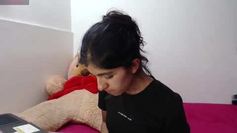 Snapshot of anahibrowns95 chatting on 05/20/26, 10:05 Anahi Browns online show from 05/20/26, 10:05