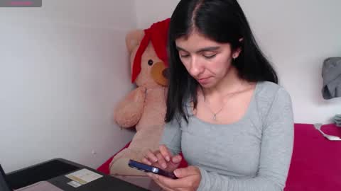 Snapshot of anahibrowns95 chatting on 06/09/26, 05:24 Anahi Browns online show from 06/09/26, 05:24