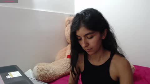 Snapshot of anahibrowns95 chatting on 06/30/26, 10:00 Anahi Browns online show from 06/30/26, 10:00