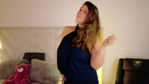 Snapshot of anaise_latif chatting on 05/27/26, 11:40 Anaise online show from 05/27/26, 11:40