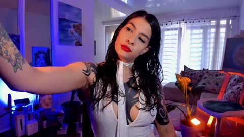 Snapshot of anakedartist chatting on 02/08/25, 02:05 Mariana online show from 02/08/25, 02:05