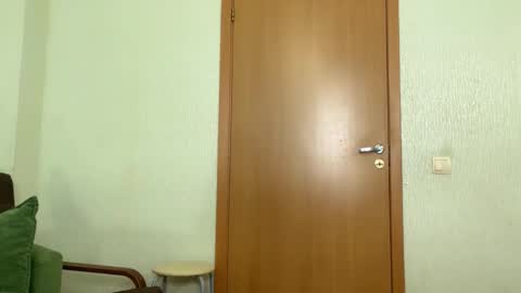 Tiffany and Roger online show from 09/27/25, 04:06