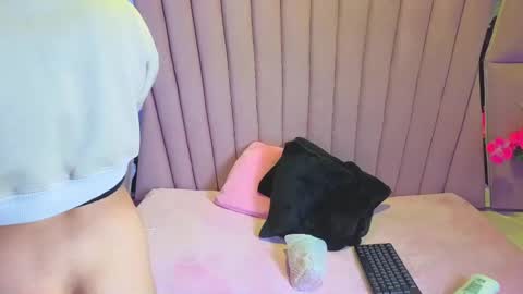 AbbyAndAntonela online show from 12/02/25, 11:04