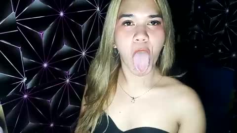 Snapshot of analizabucks chatting on 02/17/25, 12:05 ImYourHotSucker- DONT FORGET TO FOLLOW ME lets getting to know each other and make some love and fun online show from 02/17/25, 12:05