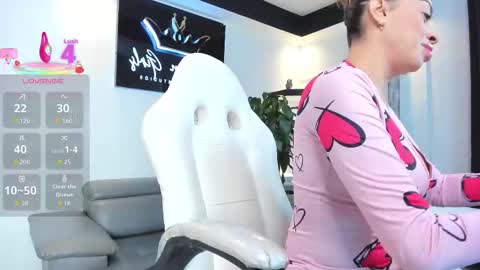 ana online show from 11/03/25, 01:23