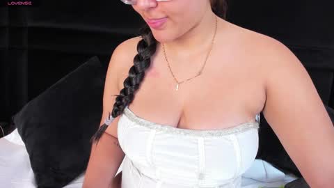 Anasha online show from 10/31/25, 11:33