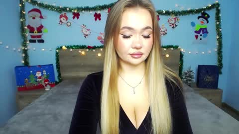 anastacyyellig online show from 12/29/24, 08:04