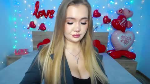 anastacyyellig online show from 02/17/25, 12:05