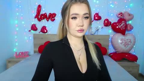 anastacyyellig online show from 02/18/25, 08:49