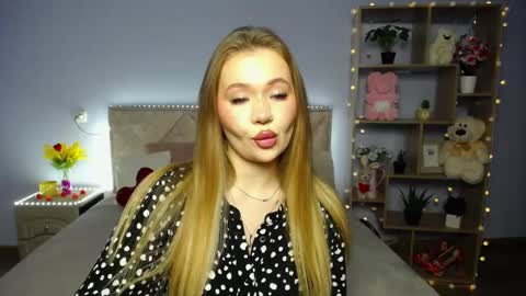 anastacyyellig online show from 03/08/25, 04:56