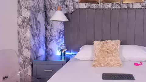 Mia online show from 09/26/25, 12:09