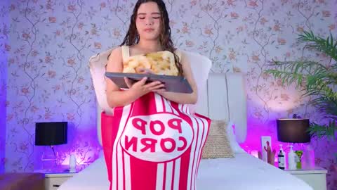 Mia online show from 10/16/25, 12:17