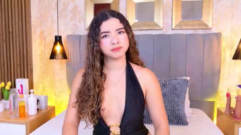 Mia online show from 12/16/25, 12:21