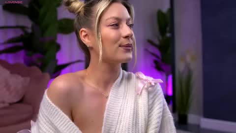 AnastasiaMills online show from 11/15/25, 08:49