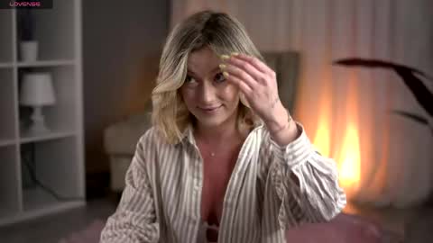 AnastasiaMills online show from 04/20/26, 07:48