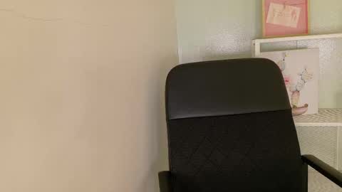 Kendra  online show from 10/24/25, 10:22