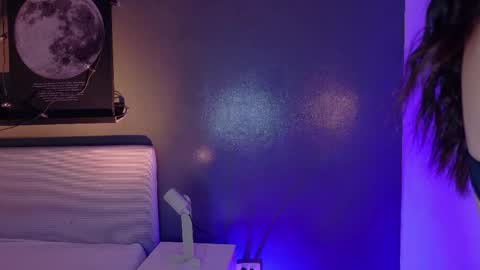 Kendra  online show from 11/24/25, 10:37