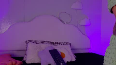Snapshot of anavicc__ chatting on 07/20/26, 09:34 Kendra online show from 07/20/26, 09:34