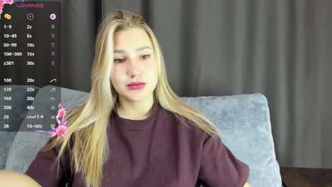 Snapshot of and1sa chatting on 11/12/25, 11:21 Andisa online show from 11/12/25, 11:21