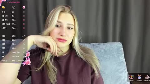 Snapshot of and1sa chatting on 11/17/25, 10:48 Andisa online show from 11/17/25, 10:48